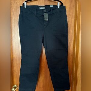 NWT Torrid Women’s Crop Skinny Stretch Twill Mid-Rise Pants, Black, Size 18